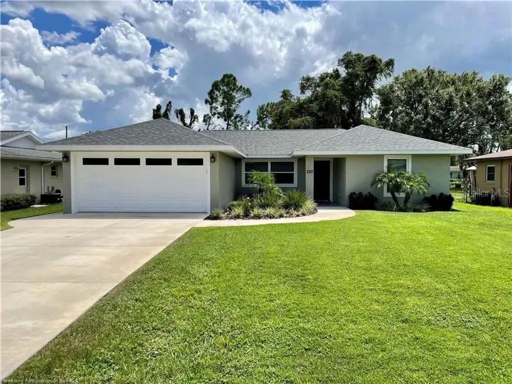 220 Kite Avenue, SEBRING