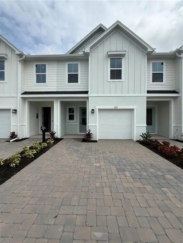 1229 Pineywood Field Drive, DAVENPORT