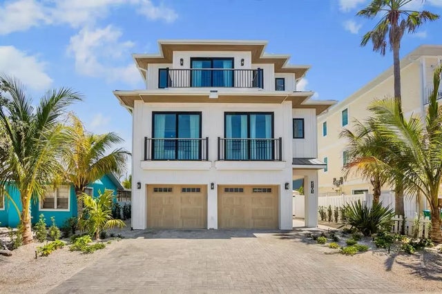 2105 Avenue C, BRADENTON BEACH
