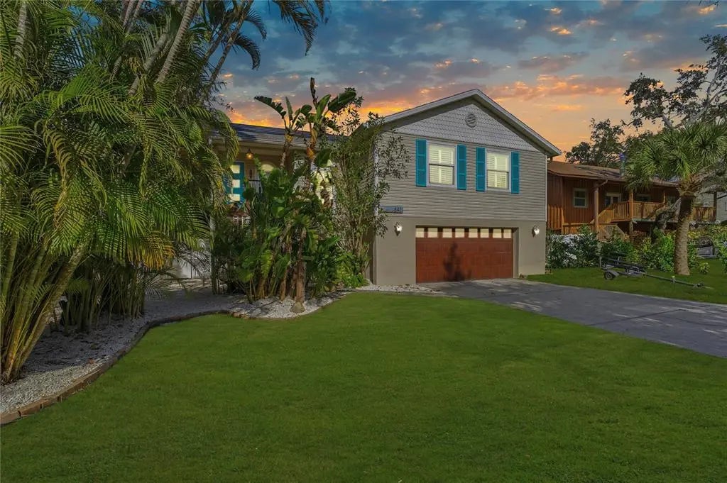 841 Delaware Avenue, PALM HARBOR