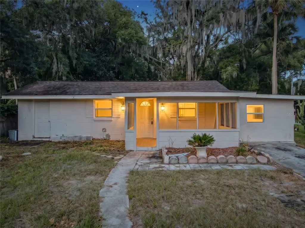 318 S Massachusetts Avenue, DELAND