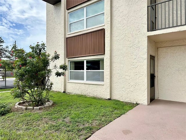 208 Ne Monroe Circle N 101, ST PETERSBURG