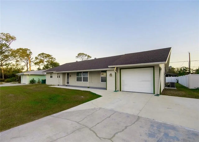 536 Lakehurst Avenue Nw, PORT CHARLOTTE