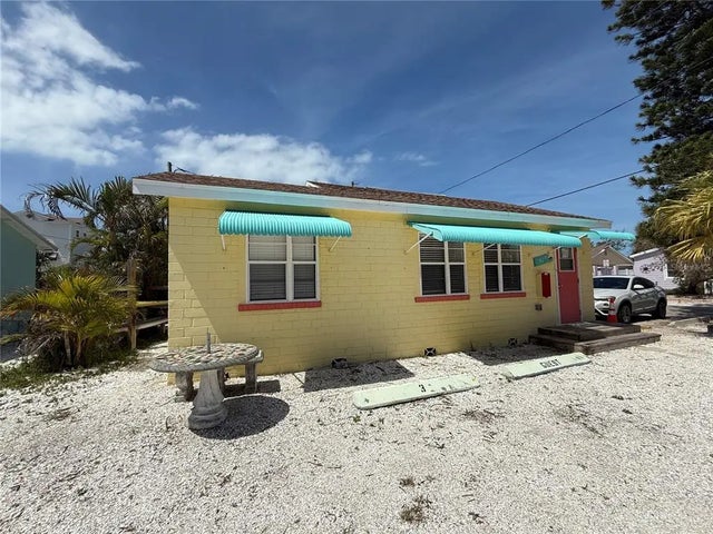 8050 Bayshore Drive, TREASURE ISLAND