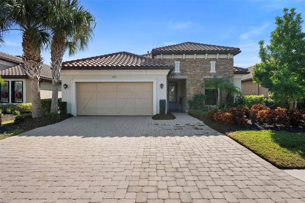 2525 Vaccaro Drive, SARASOTA