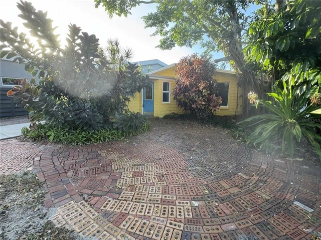 2380 Bay St, SARASOTA