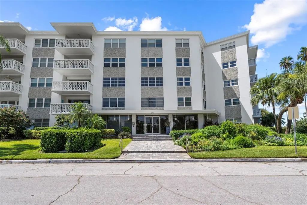 1100 North Shore Drive Ne 104, ST. PETERSBURG