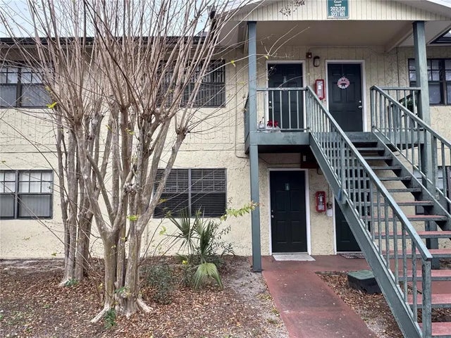 204 Pine Tulip Court 102, TAMPA