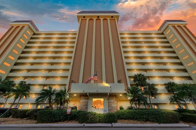 4550 Cove Circle 305, ST PETERSBURG