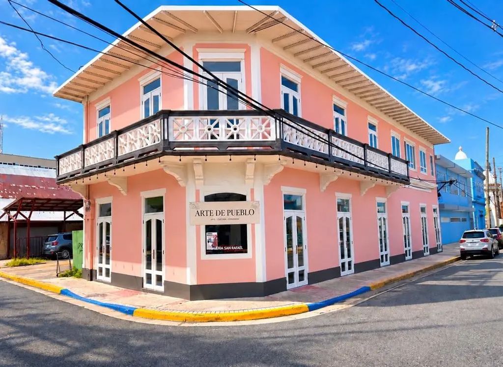 Calle 101 San Carlos, QUEBRADILLAS
