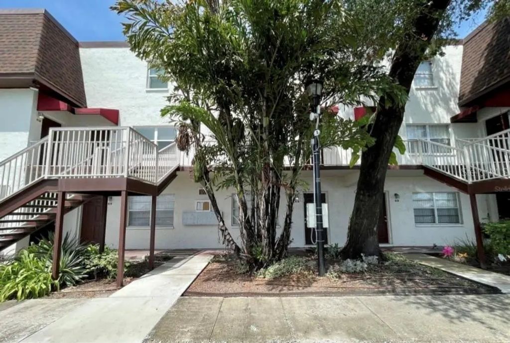 9209 Tudor Drive C203, TAMPA