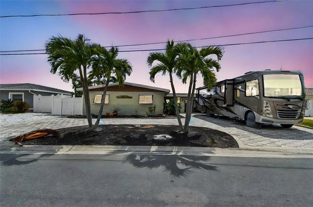 11340 5th Street E, TREASURE ISLAND