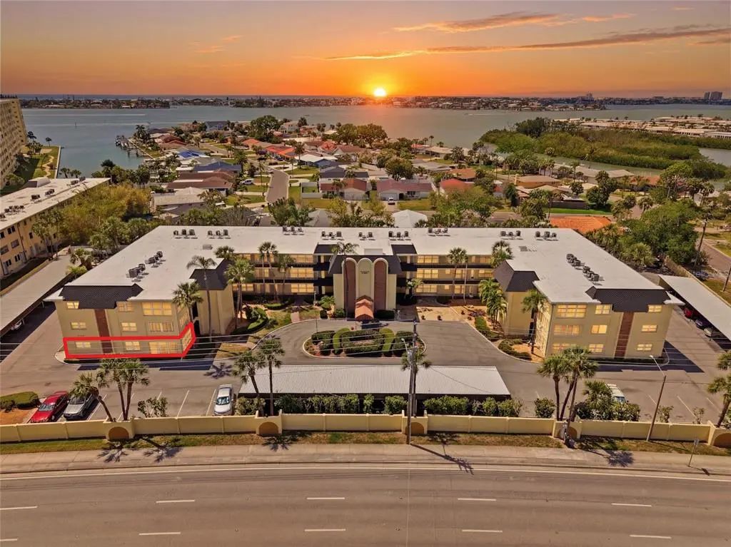 4780 Cove Circle 101, ST PETERSBURG