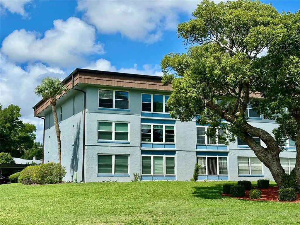 333 Lake Howard Drive Nw 304b, WINTER HAVEN