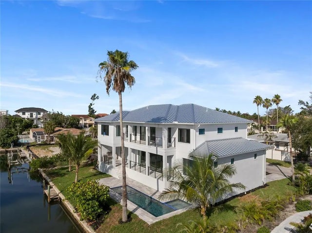 530 De Narvaez Drive, LONGBOAT KEY