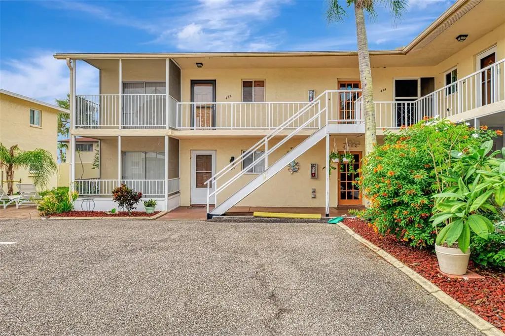 360 Base Avenue E 424, VENICE