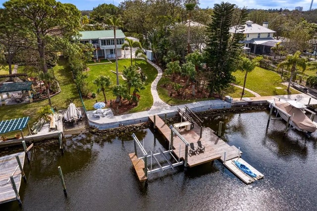 3225 Bluff Boulevard, HOLIDAY