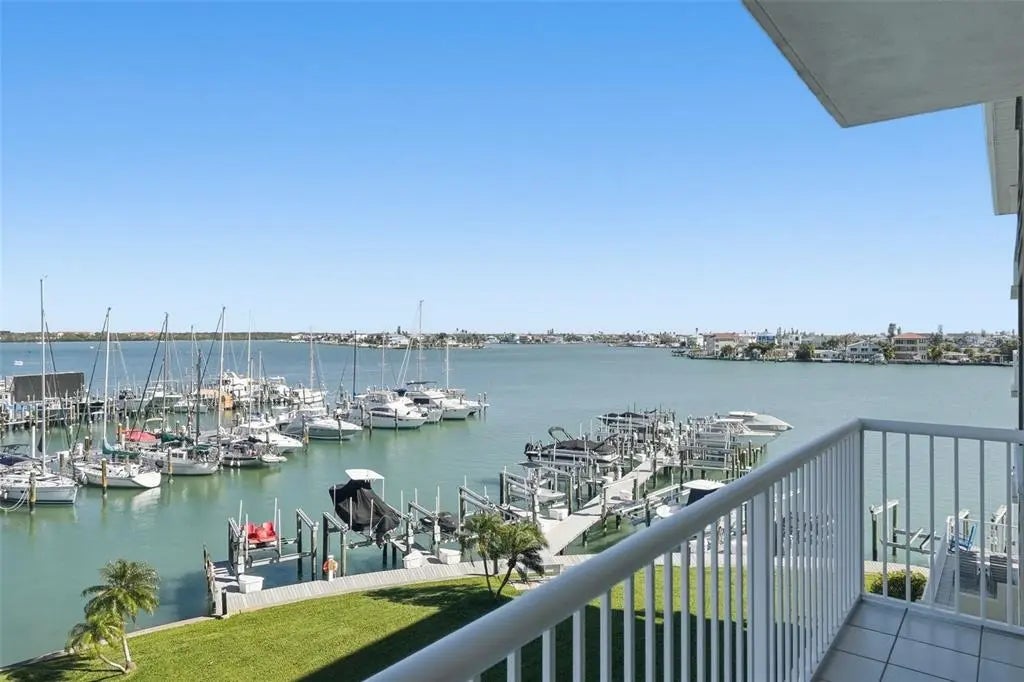 425 150th Avenue 2404, MADEIRA BEACH