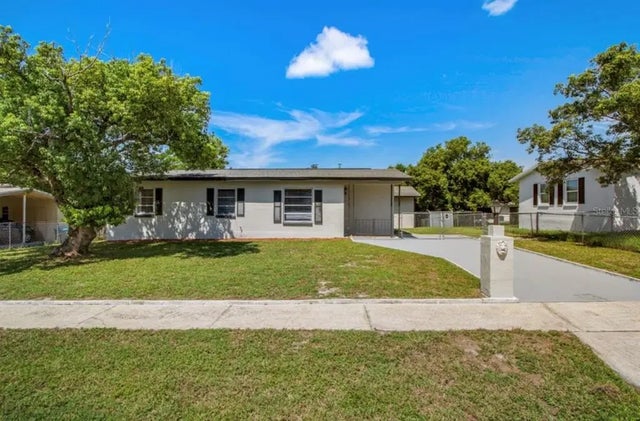 2450 Cardena Avenue, DELTONA