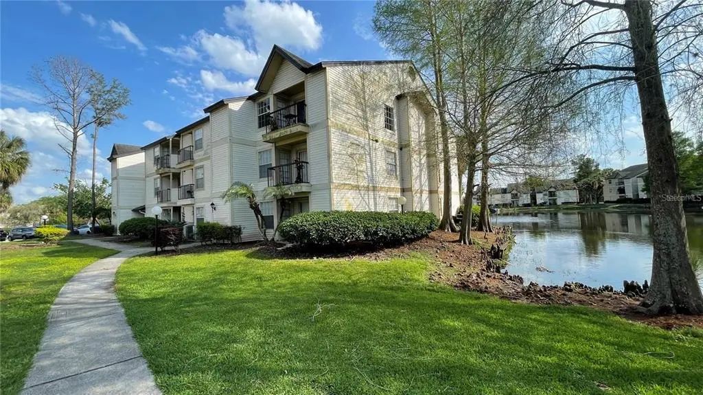 1932 Lake Atriums Circle 81, ORLANDO