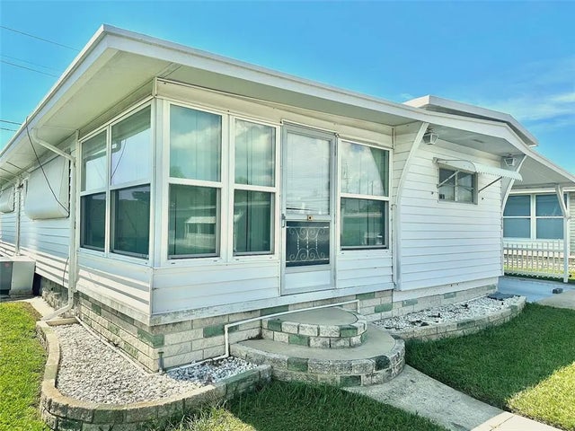 2000 E Bay Drive 116, LARGO