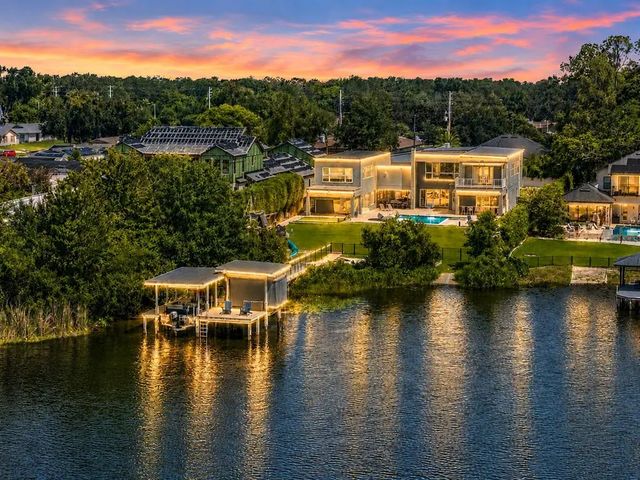 8922 University Boulevard, ORLANDO