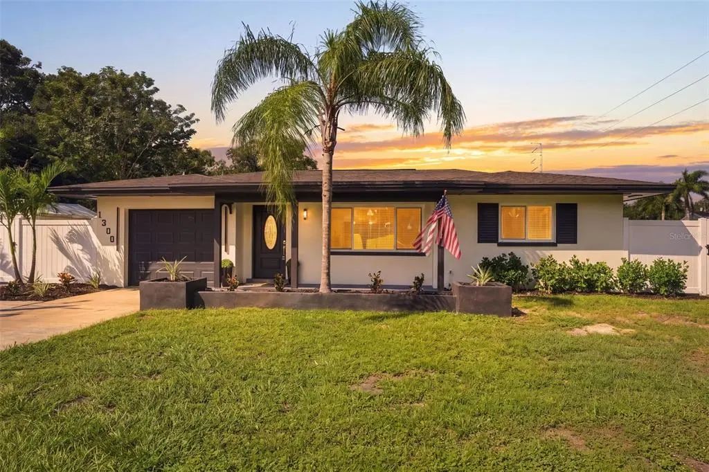 1300 S Hillcrest Avenue, CLEARWATER