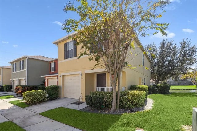 596 Cresting Oak Circle 25, ORLANDO