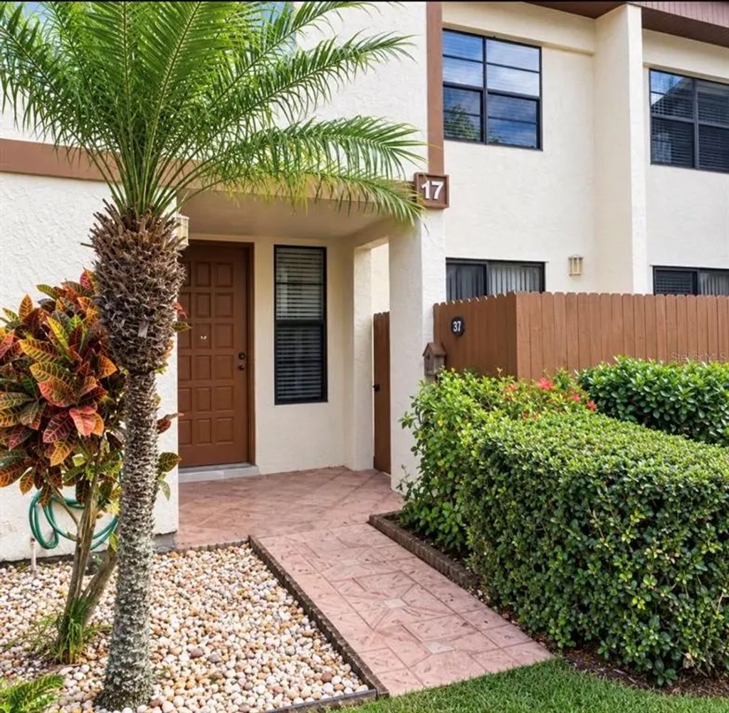 9209 Seminole Boulevard 17, SEMINOLE