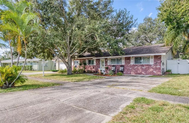 15480 Bristol Circle W, CLEARWATER
