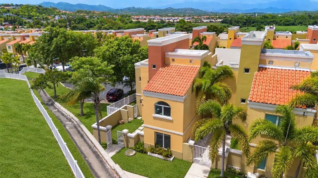 90 Candelero Drive 49, HUMACAO