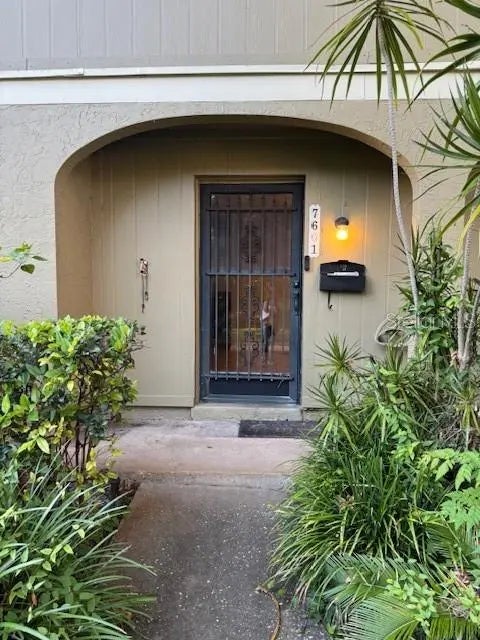 7601 W Deleon Court, TAMPA