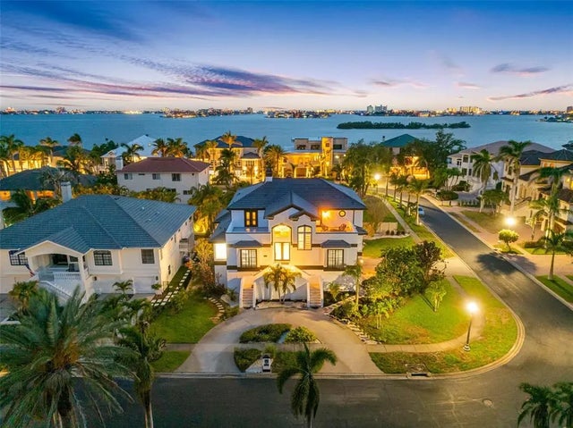 6024 Kipps Colony Drive E, GULFPORT