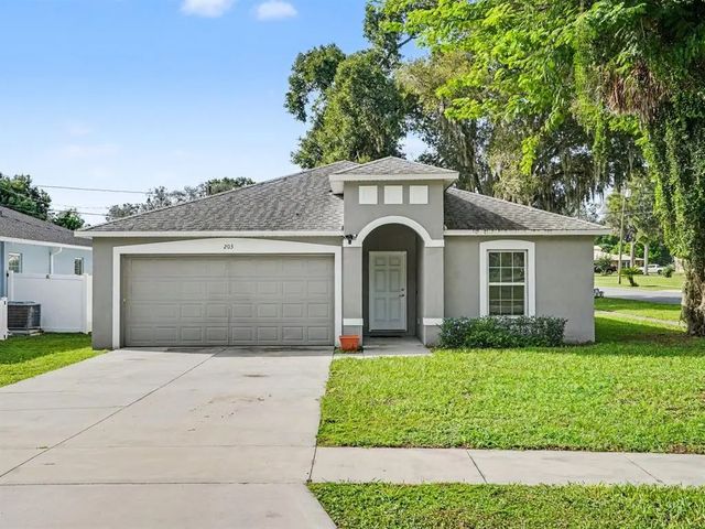 203 Maple Street East, DAVENPORT