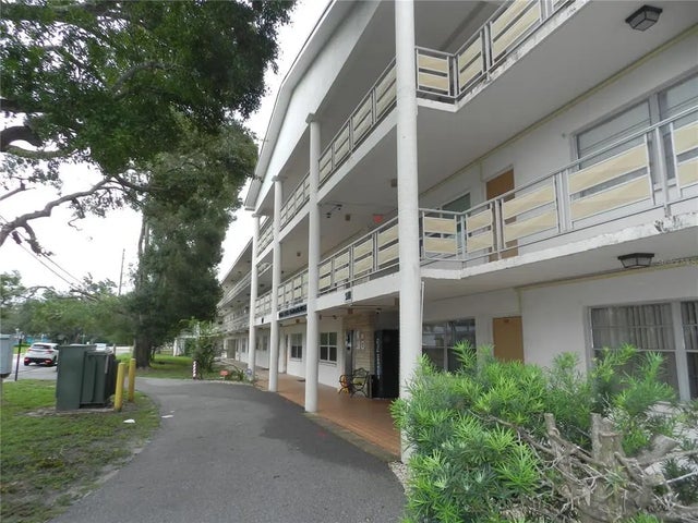 911 Washington Avenue 112, LARGO
