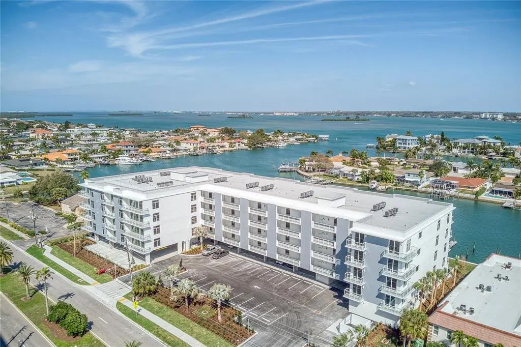 415 Island Way 207, CLEARWATER BEACH