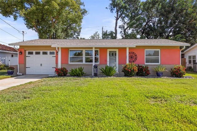 1215 Lazy Lake Road E, DUNEDIN