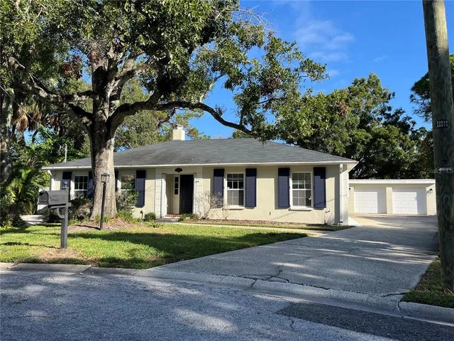 2301 S San Jose Circle, TAMPA