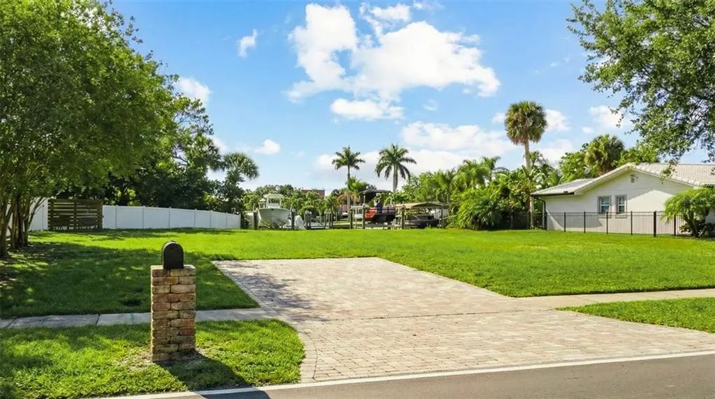 3 of 12 - 3904 Dana Shores Drive, TAMPA, FL