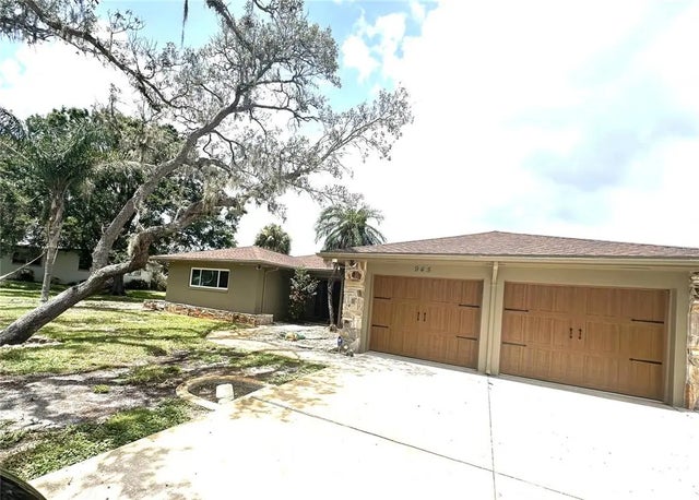 945 Bayshore Drive, TARPON SPRINGS