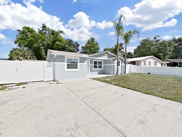 8721 N River Forest Circle, TAMPA