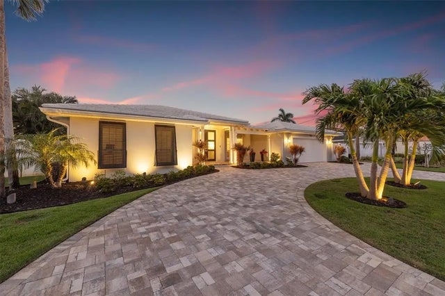 935 Eden Isle Drive Ne, ST PETERSBURG