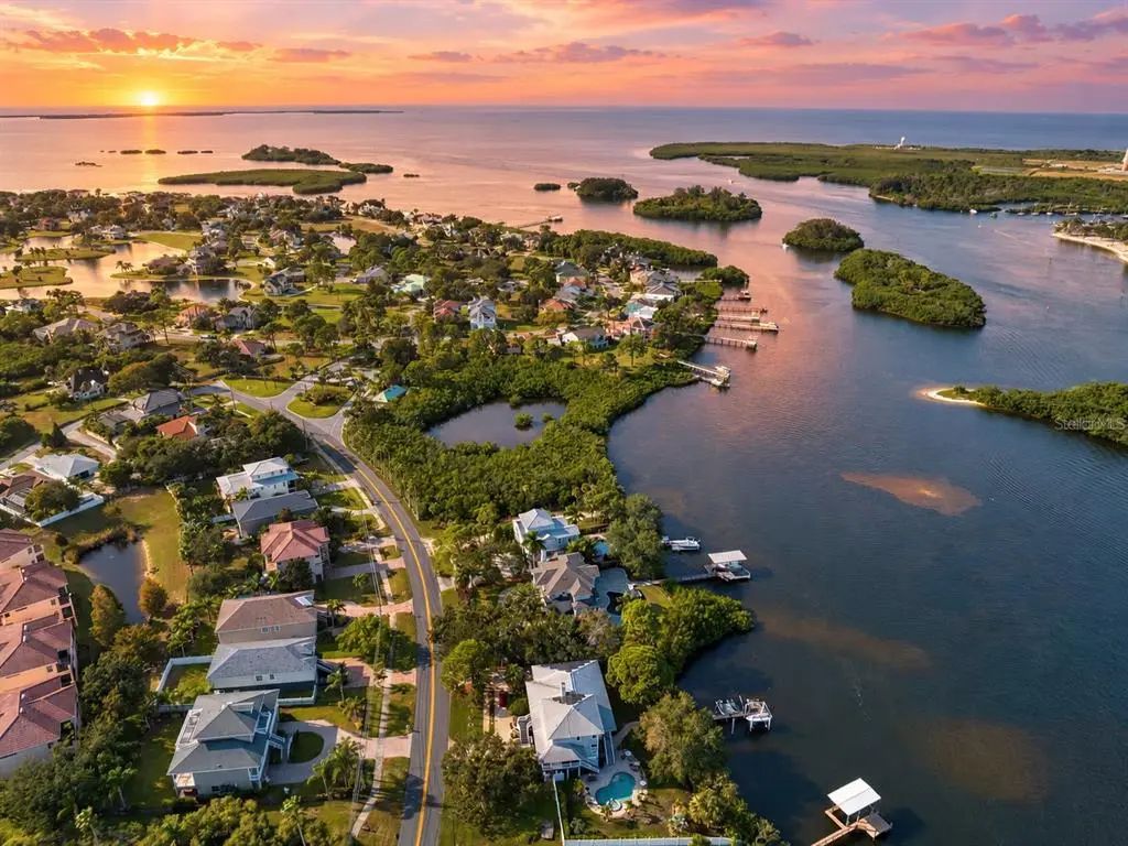 1538 Riverside Drive, TARPON SPRINGS