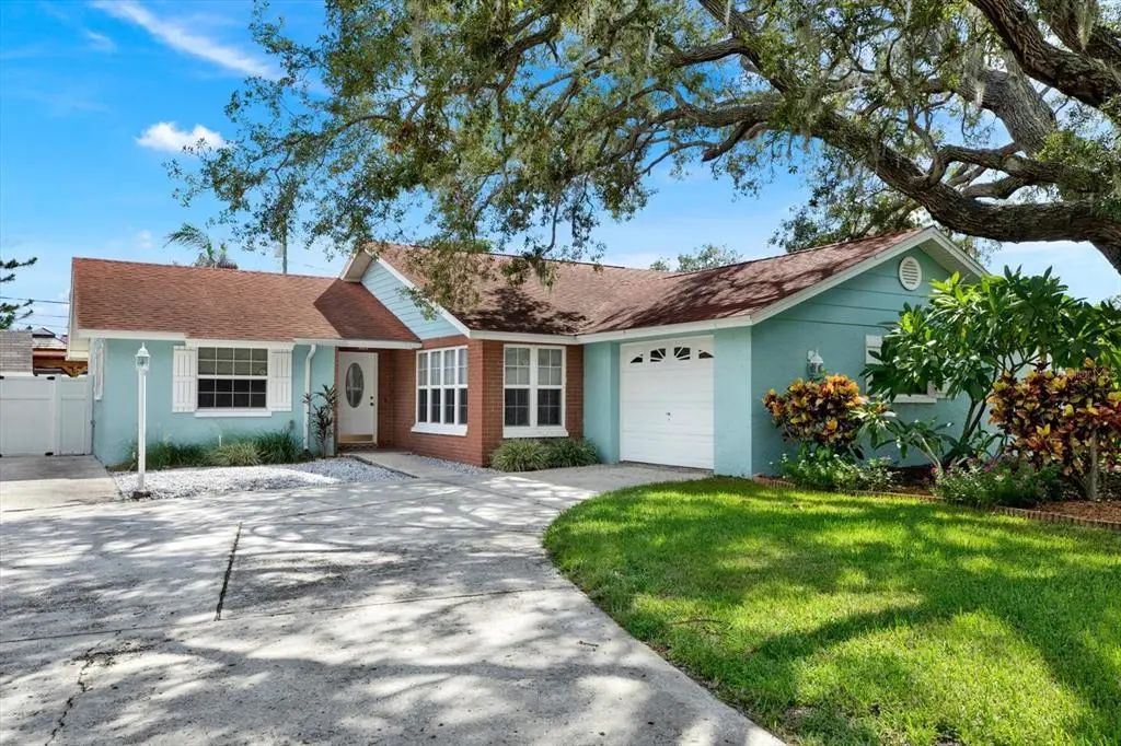 1601 Avoca Drive, TARPON SPRINGS
