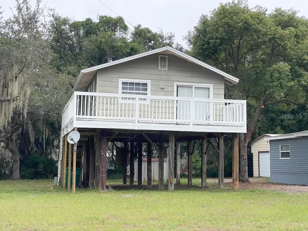 107 W Stevens Avenue, EUSTIS