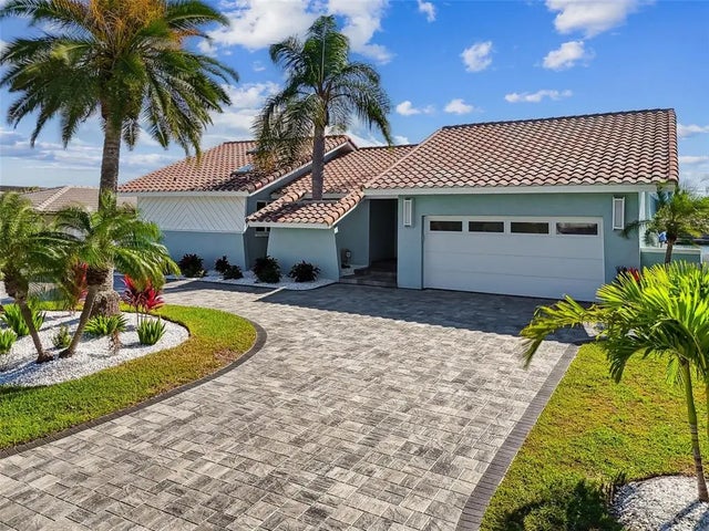320 Belle Isle Avenue, BELLEAIR BEACH