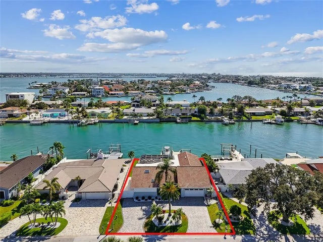 320 Belle Isle Avenue, BELLEAIR BEACH