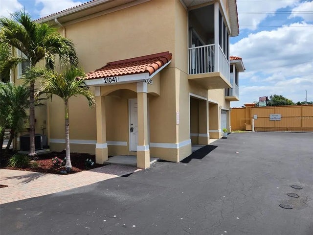 21041 Sunpoint Way 202, LUTZ