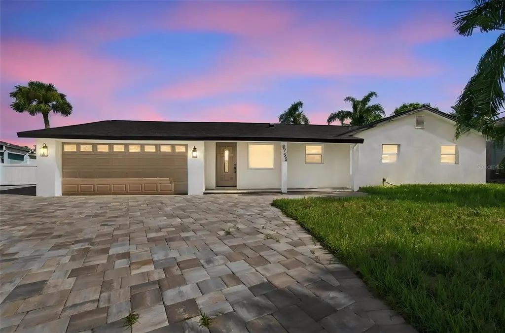 8725 Thornwood Lane, TAMPA