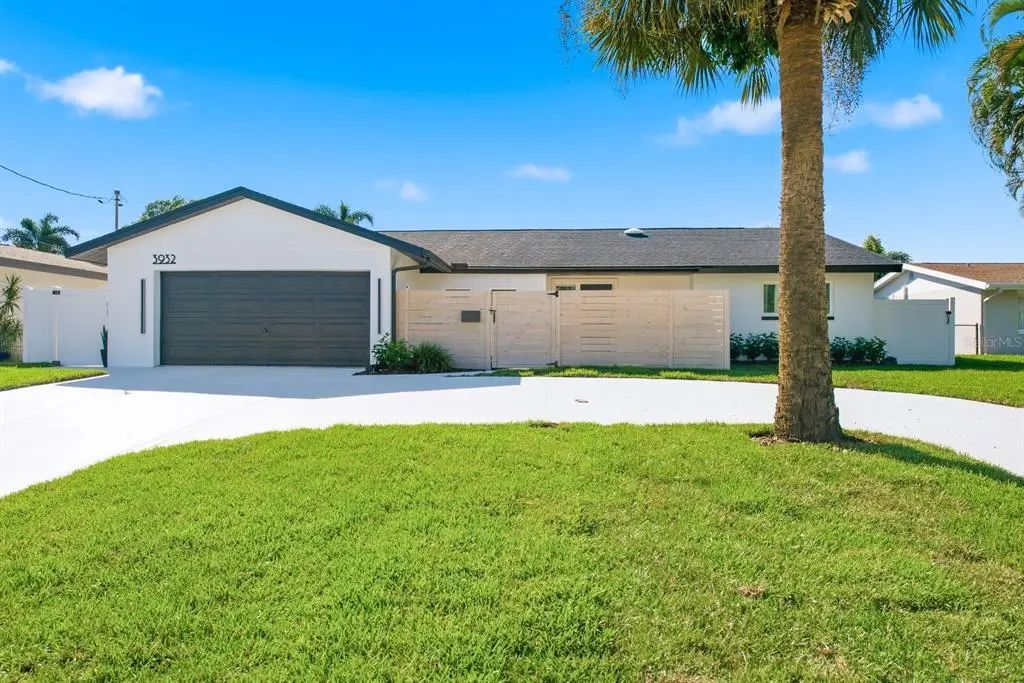 3932 Shore Acres Boulevard Ne, ST PETERSBURG